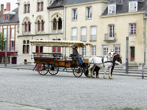 Un petit tour d’ Amiens (80)......... en calèche !.........