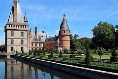 Madame de Maintenon remercie chaudement Louis XIV pour son gîte et l'utilisation de son petit espace intérieur .