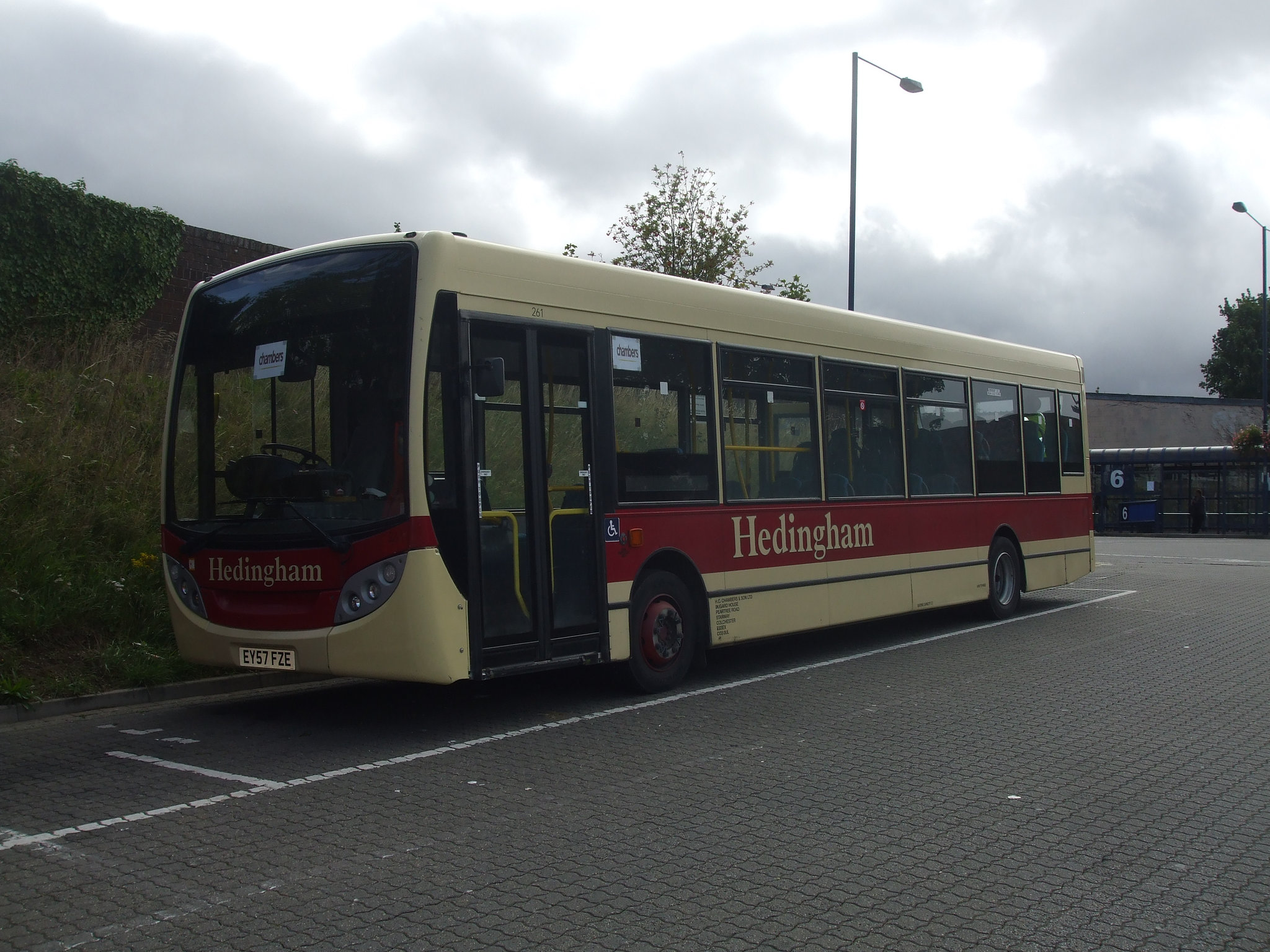 DSCF1481 Hedingham (Go-Ahead owned) EY57 FZE