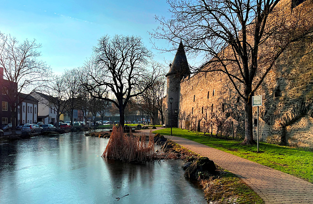 DE - Andernach - Vereister Stadtgraben