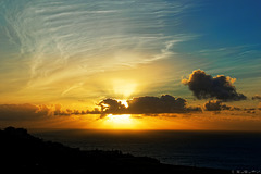 ... und noch ein Sonnenaufgang über der Bucht von Santa Cruz ... (© Buelipix)