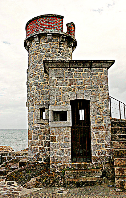 Tour de la Jetée du port de LOMENER (56)