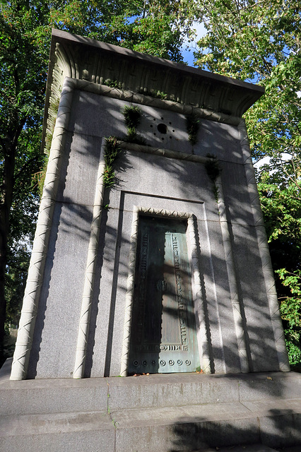 IMG 2275-001-Hannah Courtoy Tomb