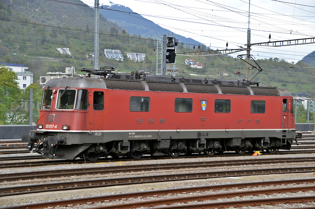 SBB Lokomotive Re 6/6 - 620 017 - 4 Heerbrugg  - Baujahr 1975 - Festgehalten im Bahnhof Brig