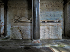 breedon on the hill church, leicestershire c16 skeleton on rolled mat under the tomb of george shirley +1588, made by the roileys of burton on trent