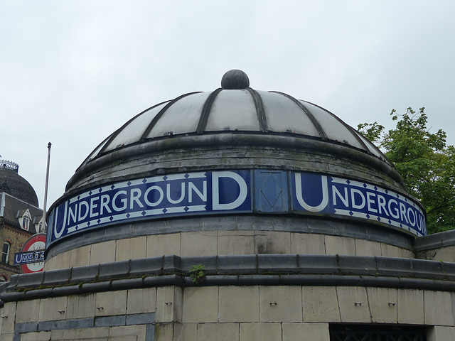 Clapham Common Station - 17 May 2017