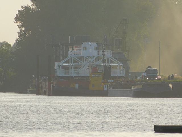 Der Ponton mit der Schwebefähre am Ahlmannkai