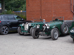 STR[25] - two sports cars [HWW]