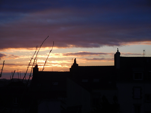 ce matin au lever du soleil (une pensée pour tous ceux qui sont partis tragiquement il y a un an