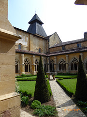 Abbaye de CADOUIN Abbaye de CADOUIN