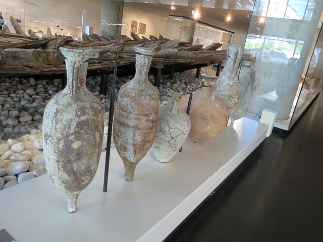 Musée d'Histoire de Marseille : amphores retrouvées dans le port.