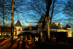 Château de Chamerolles , au soleil couchant ..