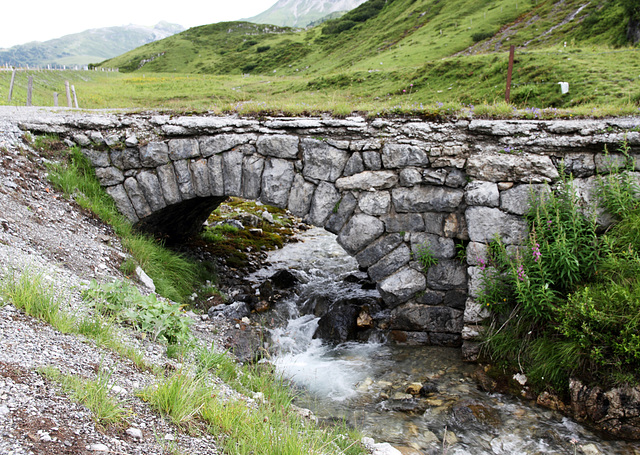 Kleine Brücke am Flexenpass