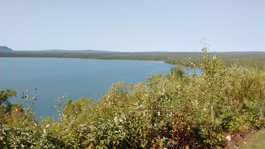 Highway 17's landscape / Paysage de l'autoroute 17