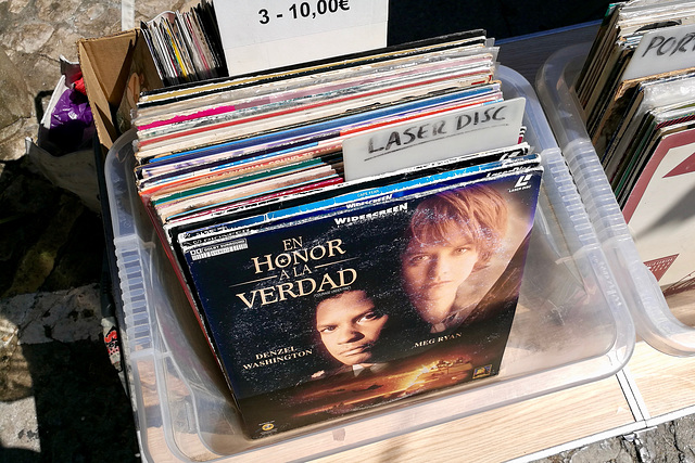 Lisbon 2018 – Feira da Ladra – Laser discs