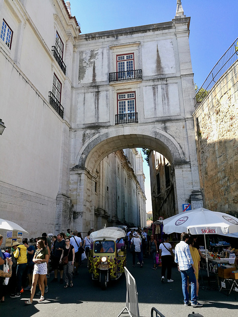 Lisbon 2018 – Feira da Ladra – Gate