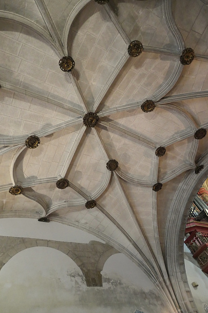 Kalksteingewölbe in der Kirche zum heiligen Kreuz in  Coimbra