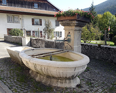 Herbststimmung am Dorfbrunnen