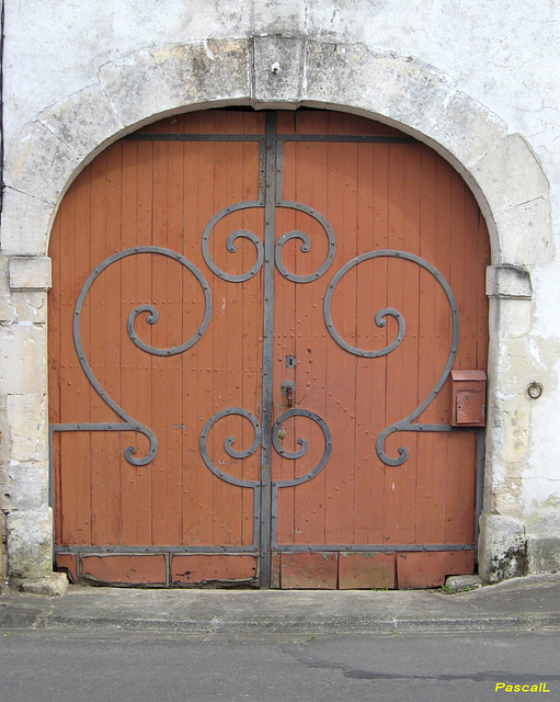 refermons la porte ! refermons la porte !