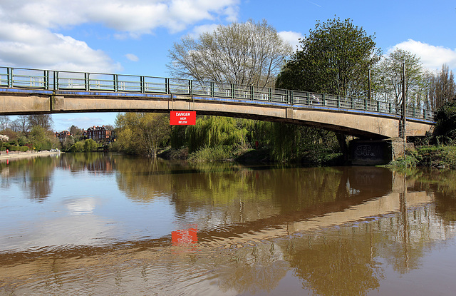 DANGER.  Weir below