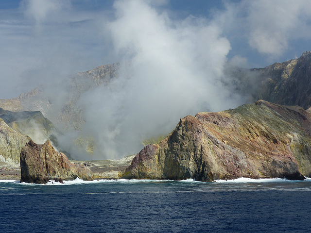 Whakaari/White Island (37) - 25 February 2015