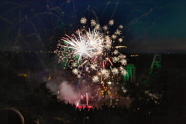 Feuerwerk auf der Zeche Ewald 1/2/7 während der ExtraSchicht (Herten) / 24.06.2023