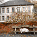 Bank vor herrschaftlichem Haus - HBM