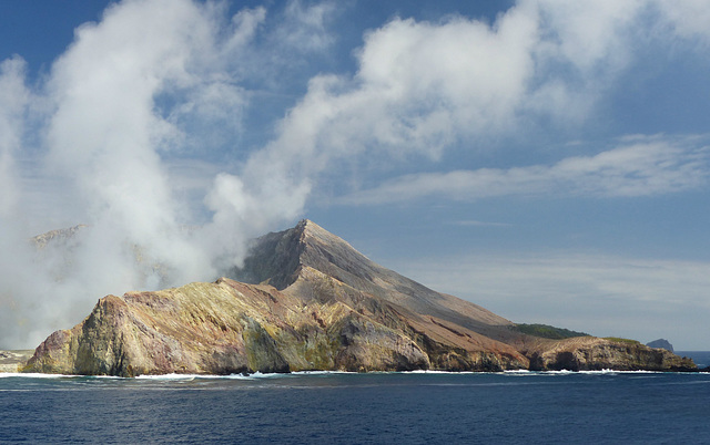 Whakaari/White Island (38) - 25 February 2015