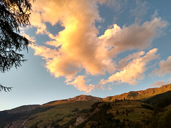 Ciel du soir au-dessus de La Sage, Evolène (Valais, Suisse)