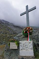 Gedenkstätte am Mattmarksee -  Tragiöde vom 30. August 1965 (© Buelipix)