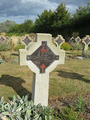shotley church, suffolk (40) plenty of unknown seamen amongst the c20 naval tombstones from wwi
