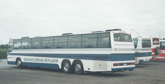 Sæmundur Sigmundsson M 606 at the coach terminal in Reykjavík, Iceland - 29 July 2002 (497-23A)