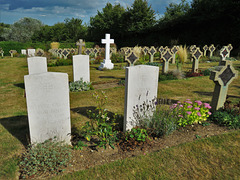 shotley church, suffolk (38) early c20 naval war graves including some germans and dutch from wwi
