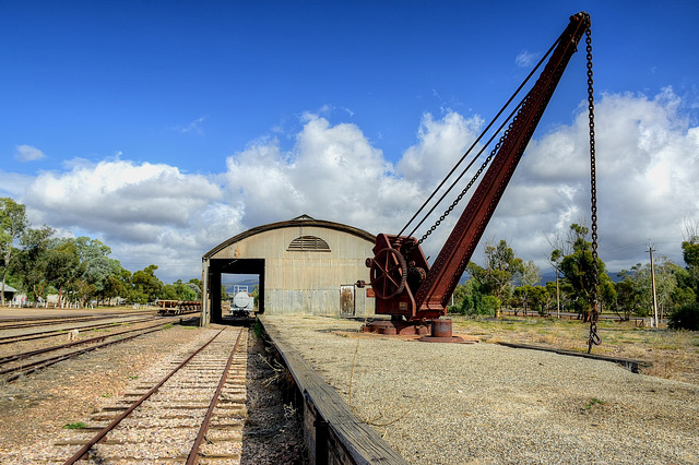 Goods loading platform