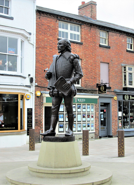 Shakespeare: Brand new statue, Henley Street, Stratford upon Avon.