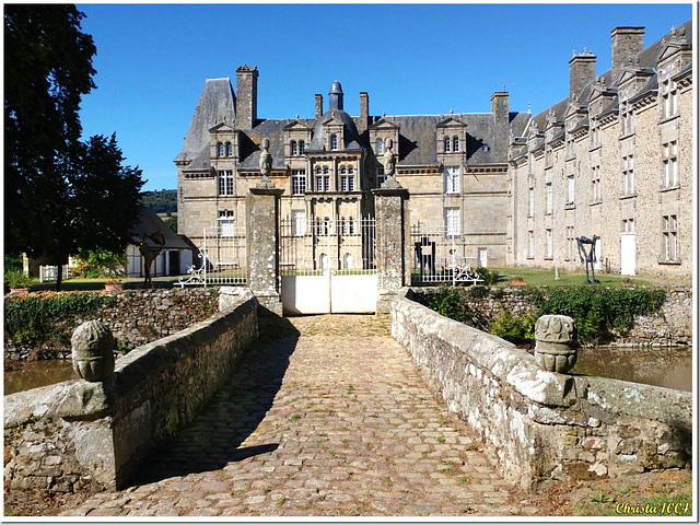 Entrance over the cobblestone bridge