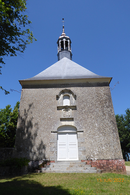 le château de HAUTERIVES (Mayenne) 3/3