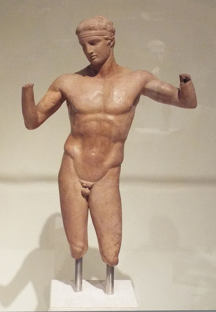 Terracotta Statuette of the Diadoumenos in the Metropolitan Museum of Art, July 2016