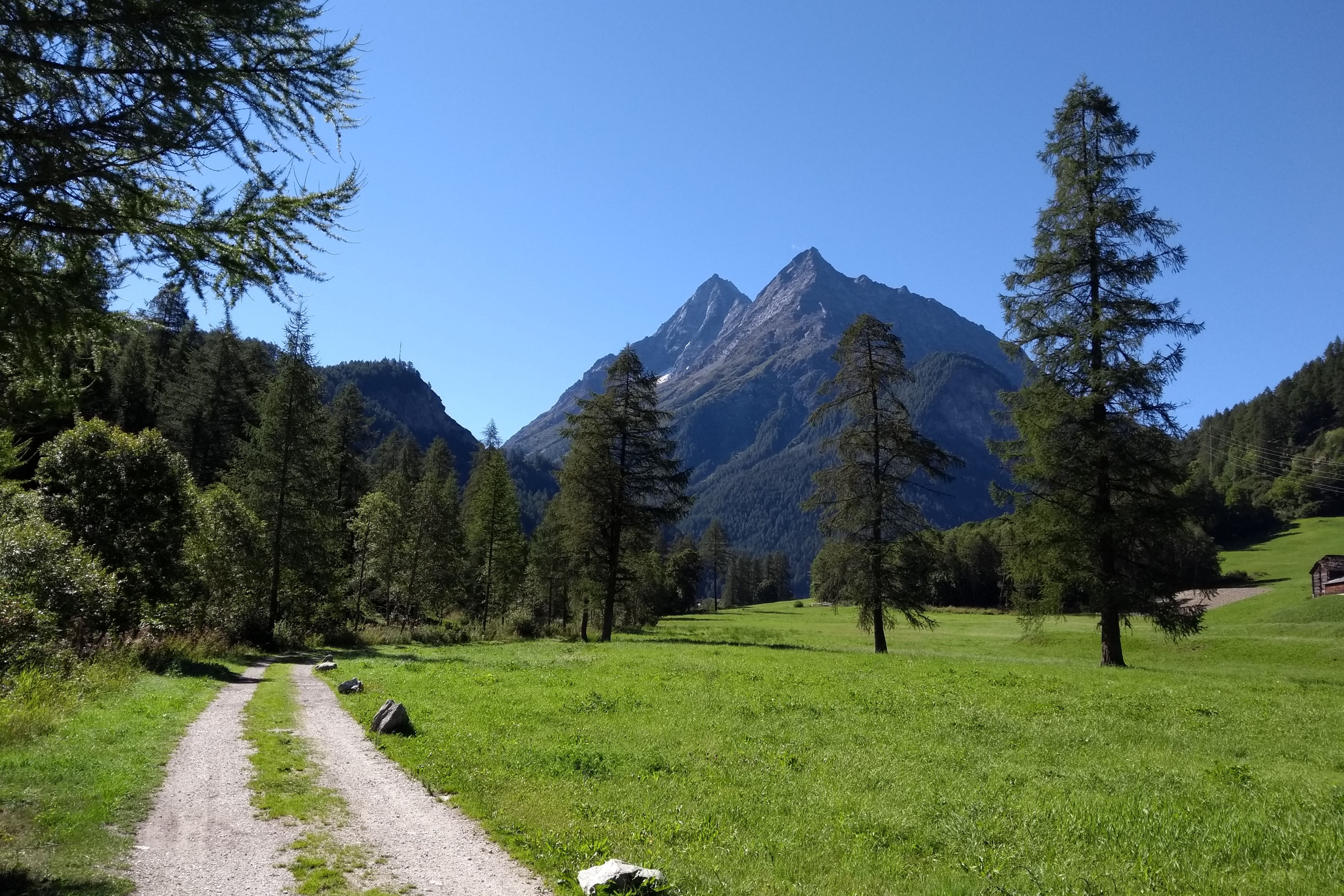 Les Dents de Veisivi, vues de la route de Berthé, Evolène (Valais, Suisse)