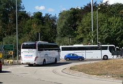 Coaches at Fiveways, Barton Mills - 5 Aug 2022 (P1120856)