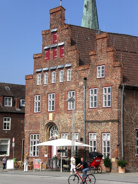 Ein Haus nach Hanseart, man beachte die Kontortüren im Giebel