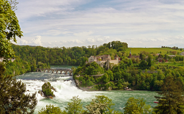 Rheinfall mit dem Schloss Laufen