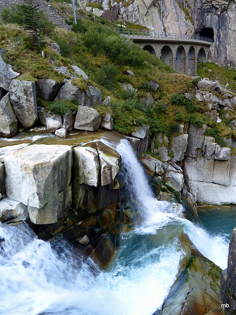 1-P1050938 - Felsen und Wasser