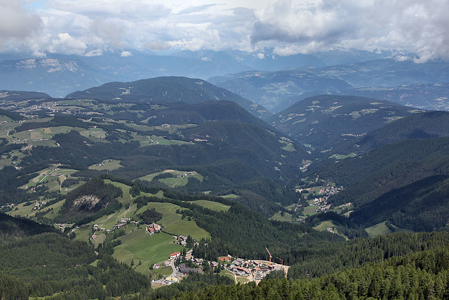 Blick hinab ins Eggental und Etschtal