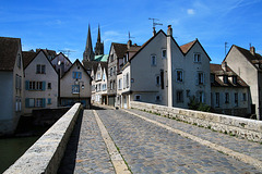 Rue déserte à Chartres , ce mardi 23 mai ....