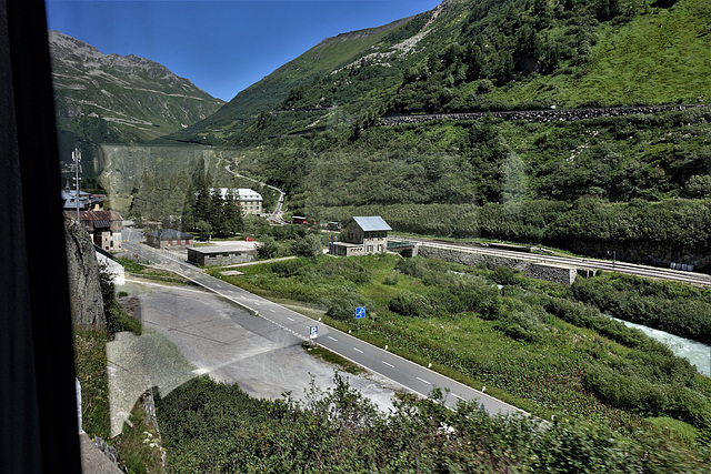 Postauto Passfahrten 07.22 / Bahnhof Gletsch in Sicht