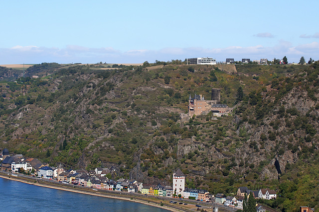 St.Goarshausen - Die Rheinstrasse und die Burg Katz