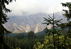 Blick vom Karersee in den Dolomiten
