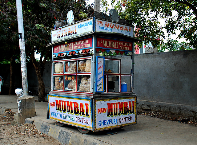 Bhel / pani / Shev puris