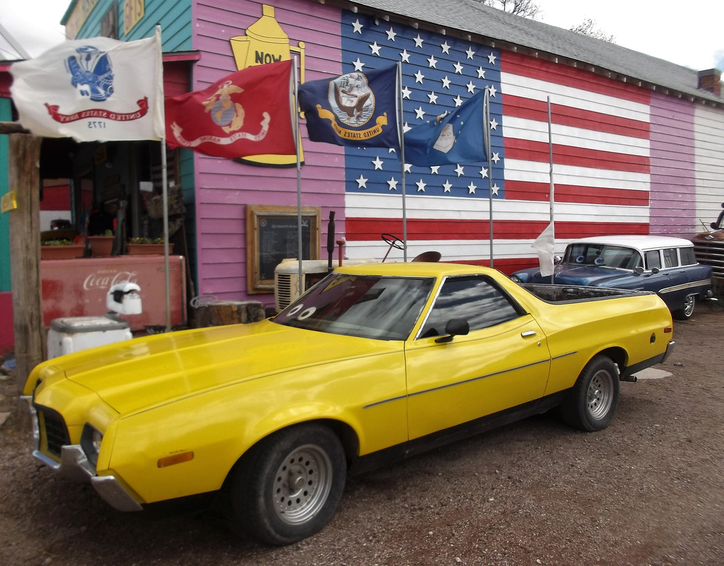 Jaune pétant /  Ostentatious yellow